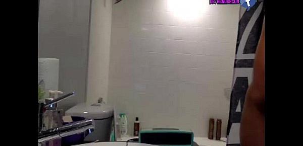  Mia Khalifa bailando sexy mientras se ducha en vivo - 26 de Junio de 2016